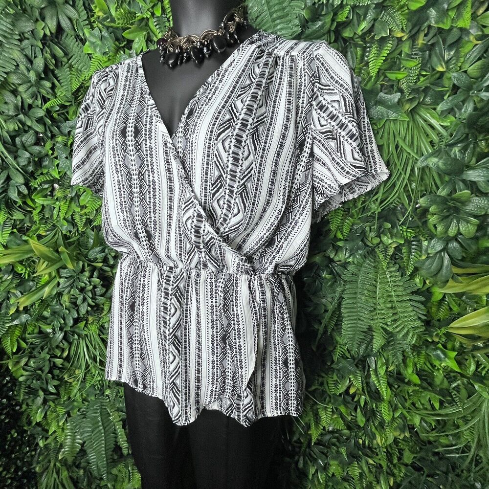Love Ryan Tops Women 3XL White Black Printed V Neck Peplum‎ NWT  0402